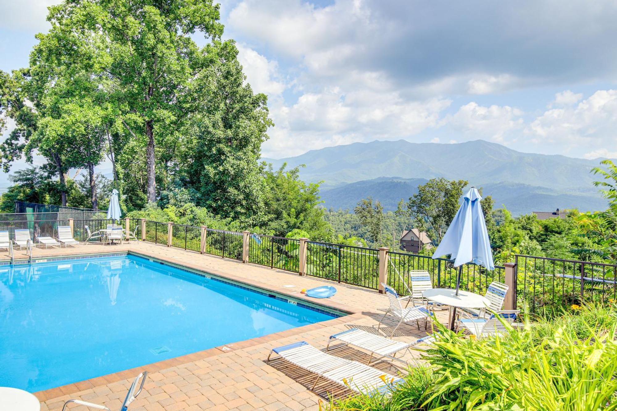 Gatlinburg Vacation Rental Balcony With Hot Tub! Buitenkant foto